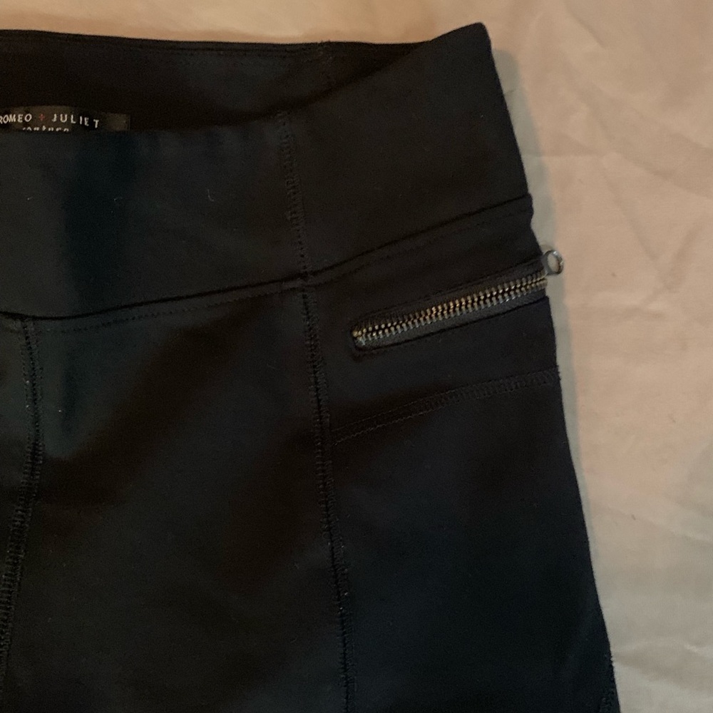 Romeo and juliet cotoure black ponte pants